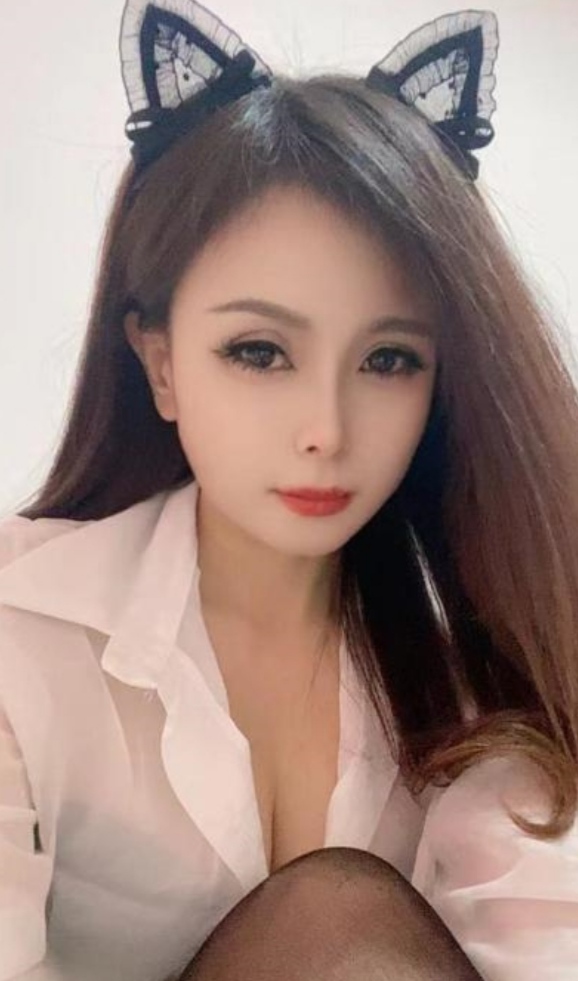 活好大胸妹子，身材前凸后翘