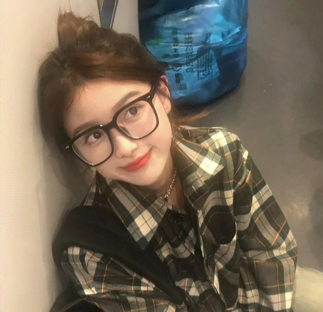 新发现的年轻美女服务热情