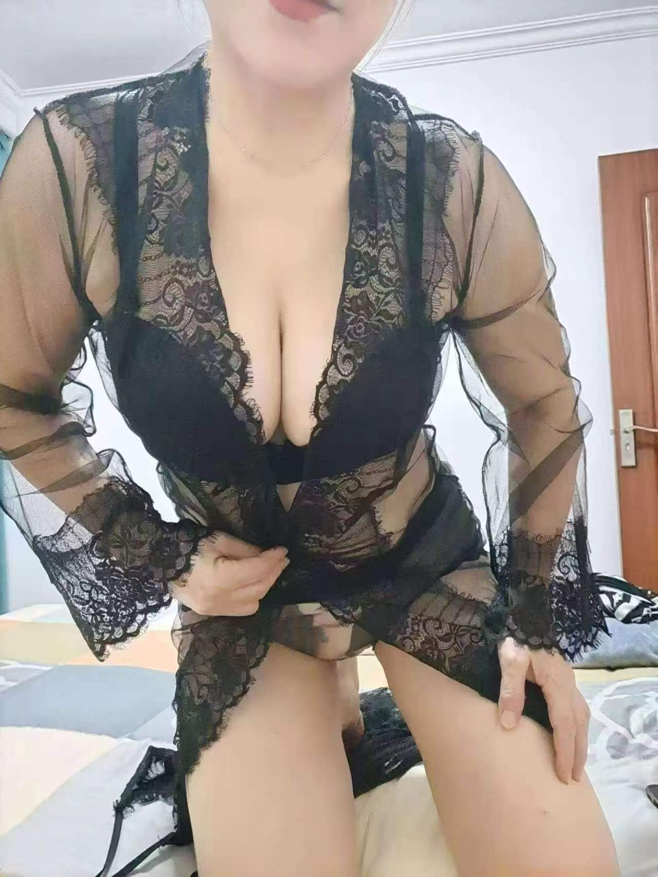 热辣轻熟女大胸小珍