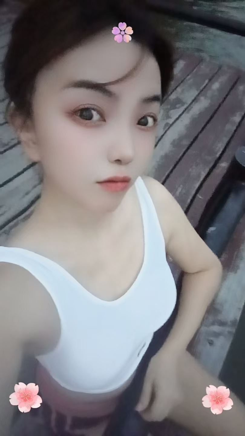 白皙撩人小姐姐冰冰