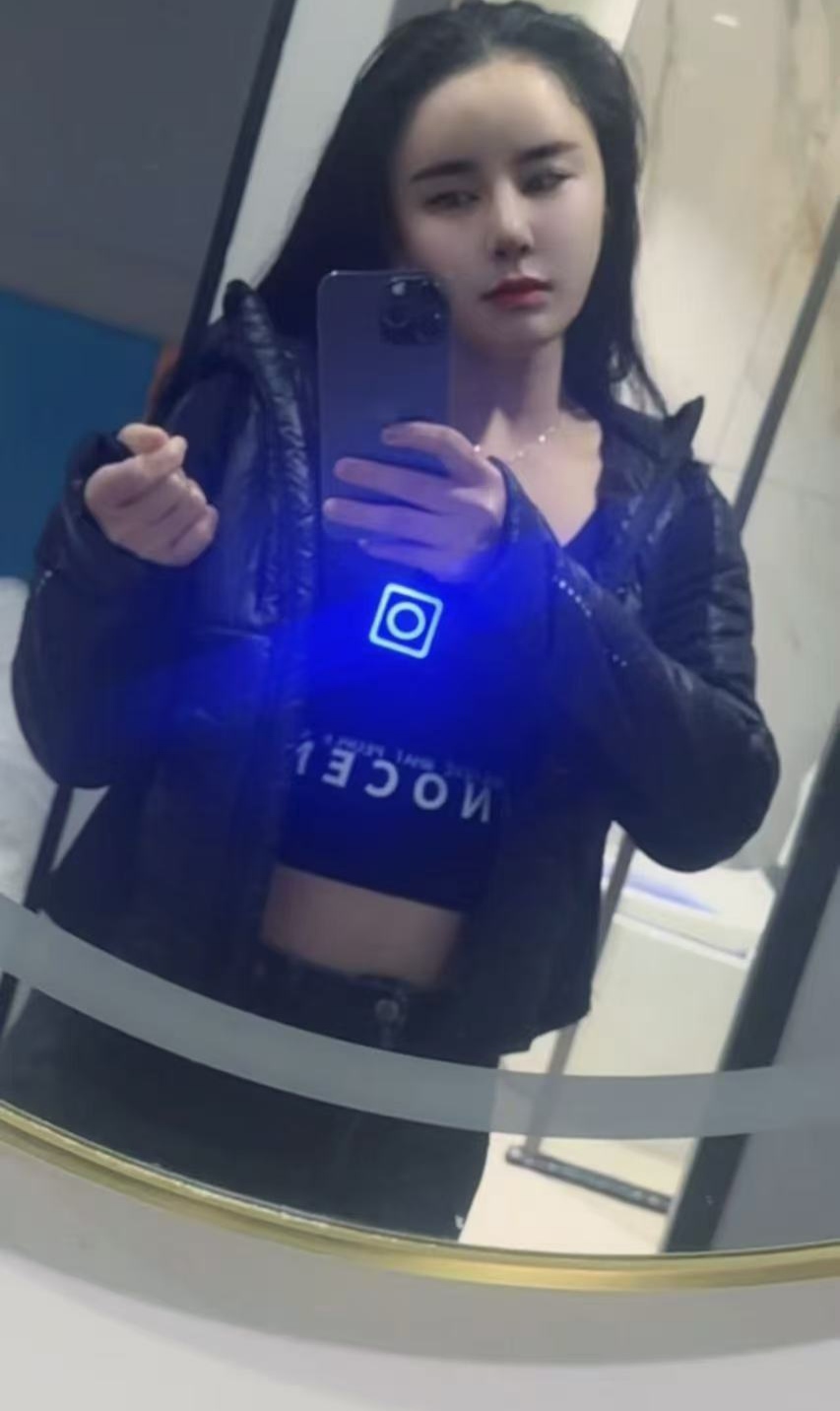 光明白嫩甜妹默儿