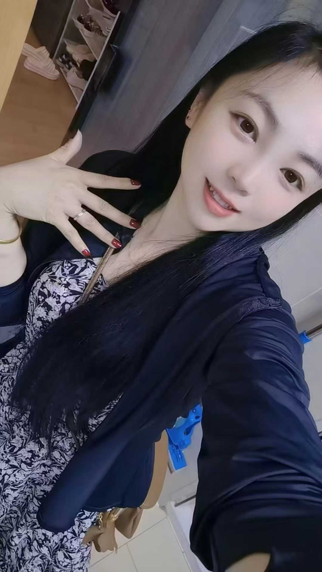 白嫩软糯小姐姐弯弯