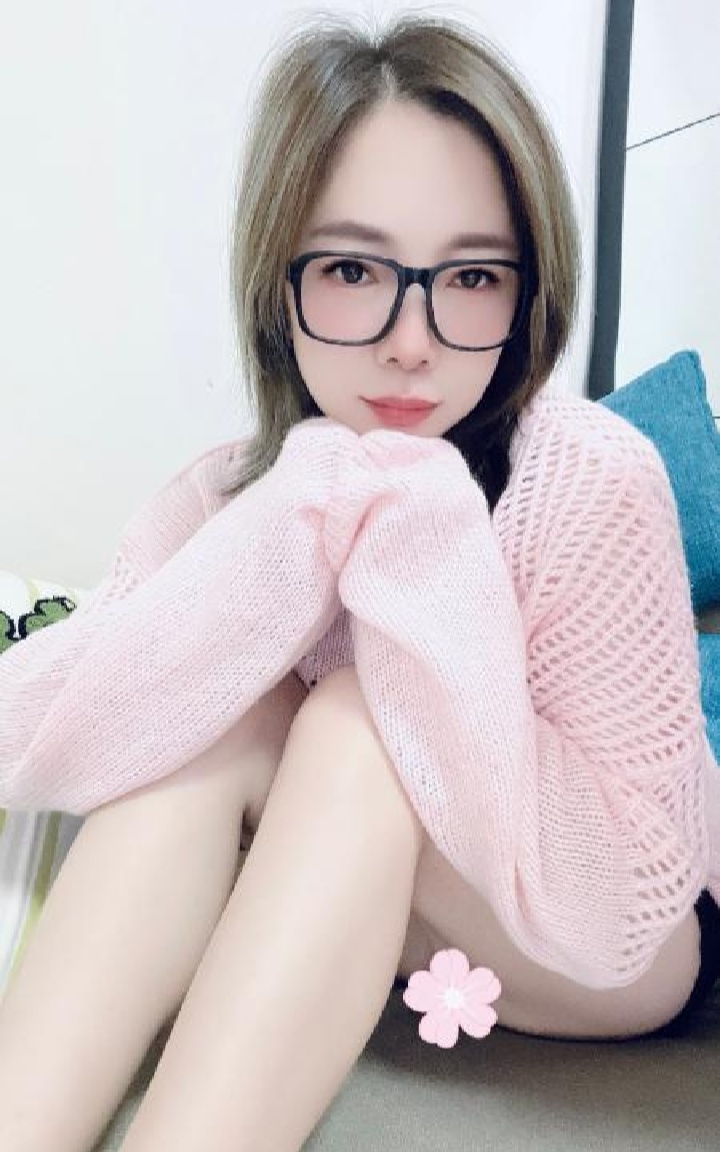 越秀纯欲眼镜小姐姐乐乐