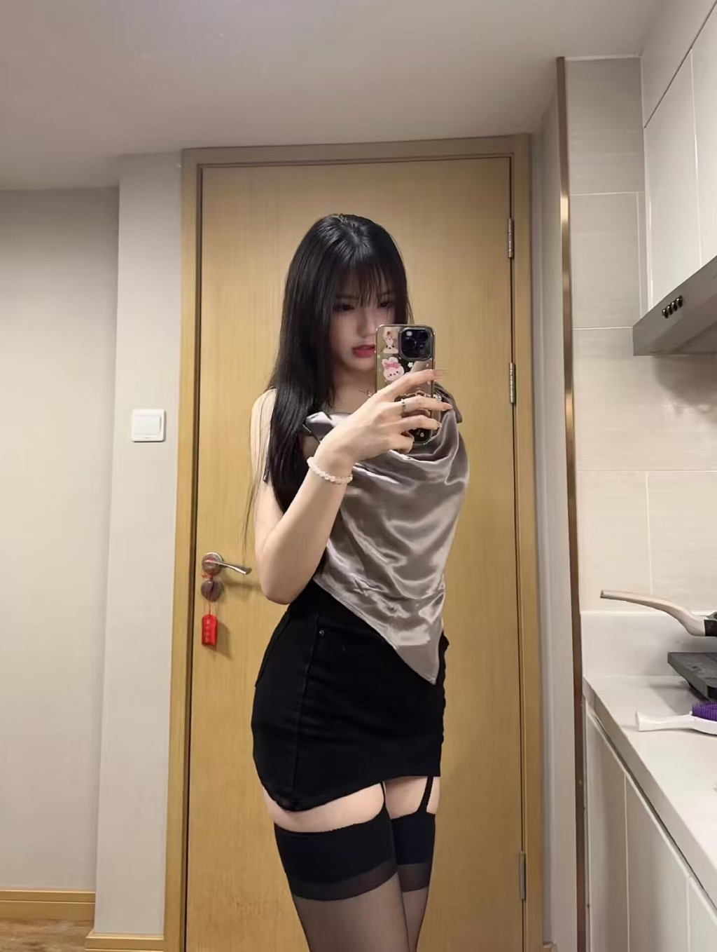 前凸后翘极品长腿美女