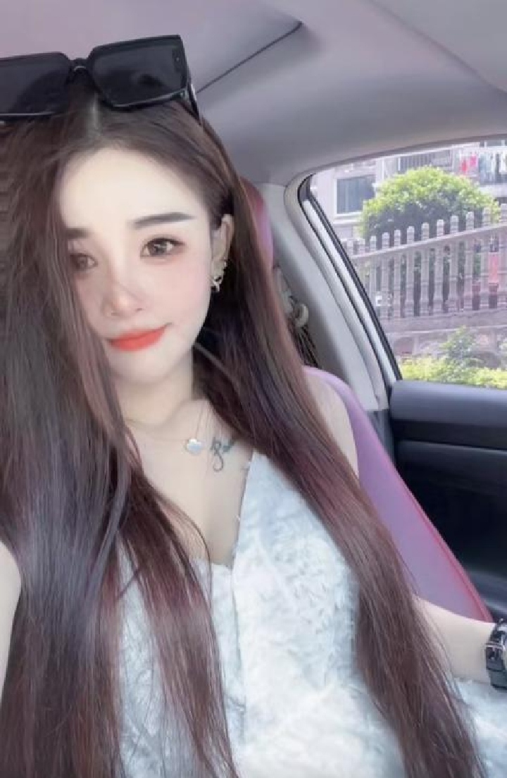 身材很顶的小姐姐