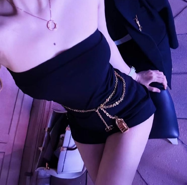 西山美艳撩人小御姐