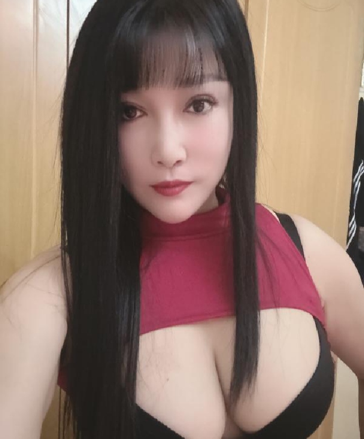 大奶轻熟尤物小影