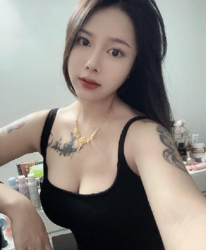 丰满热辣御姐檬檬