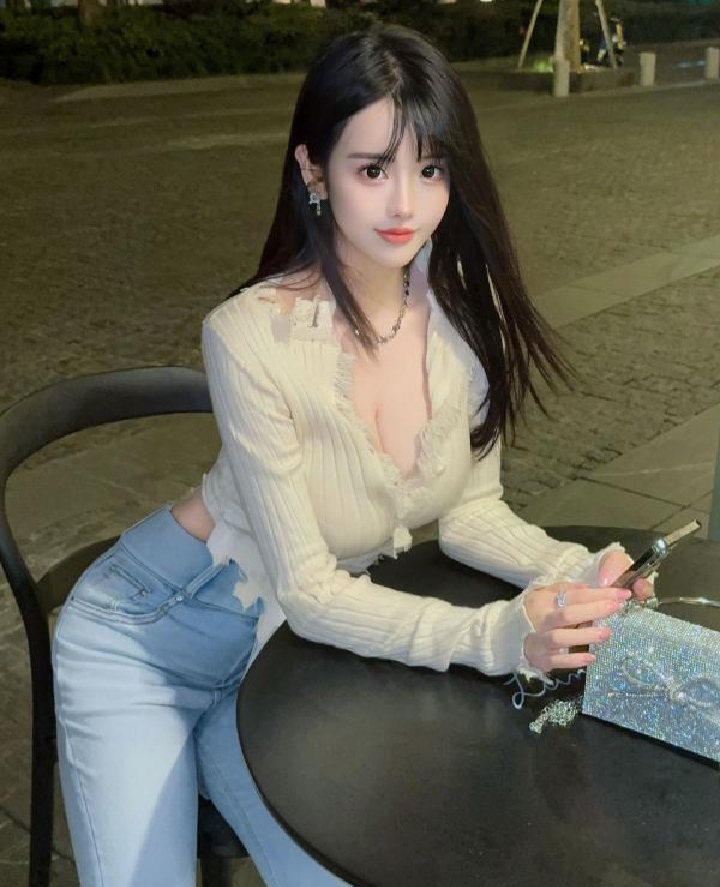 闵行e奶辣妹兔兔