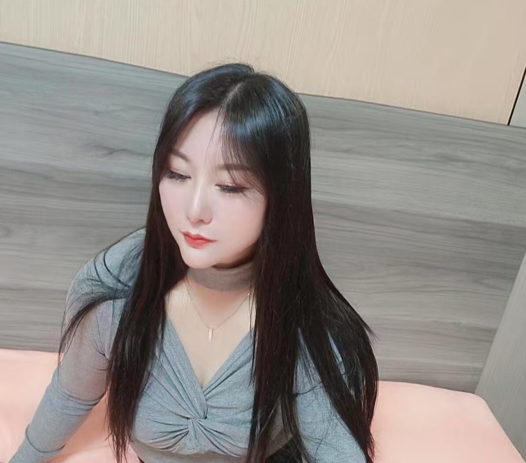 天河丰满热辣小少妇梦雪