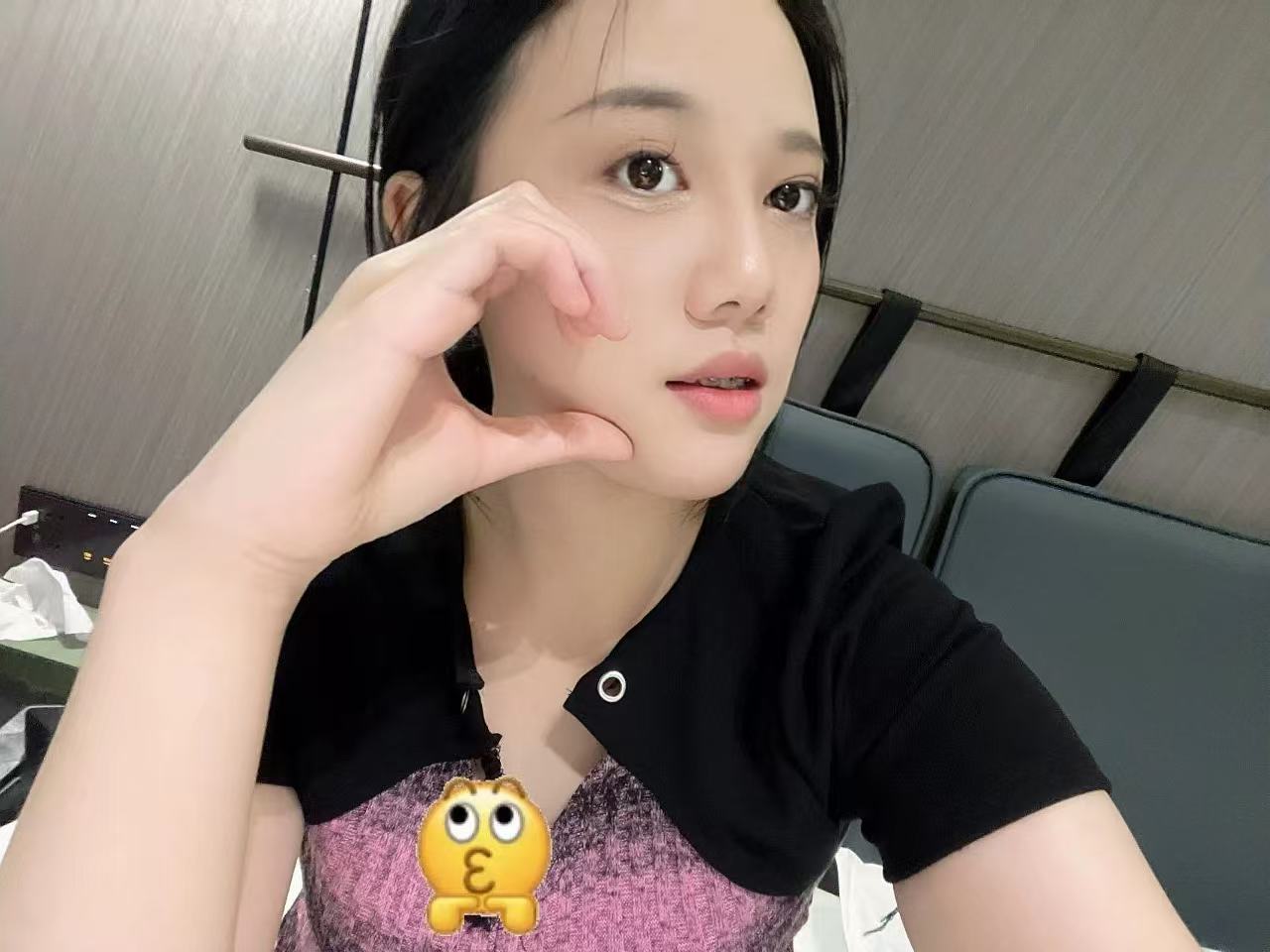 肥臀美腿嫩妞小怡