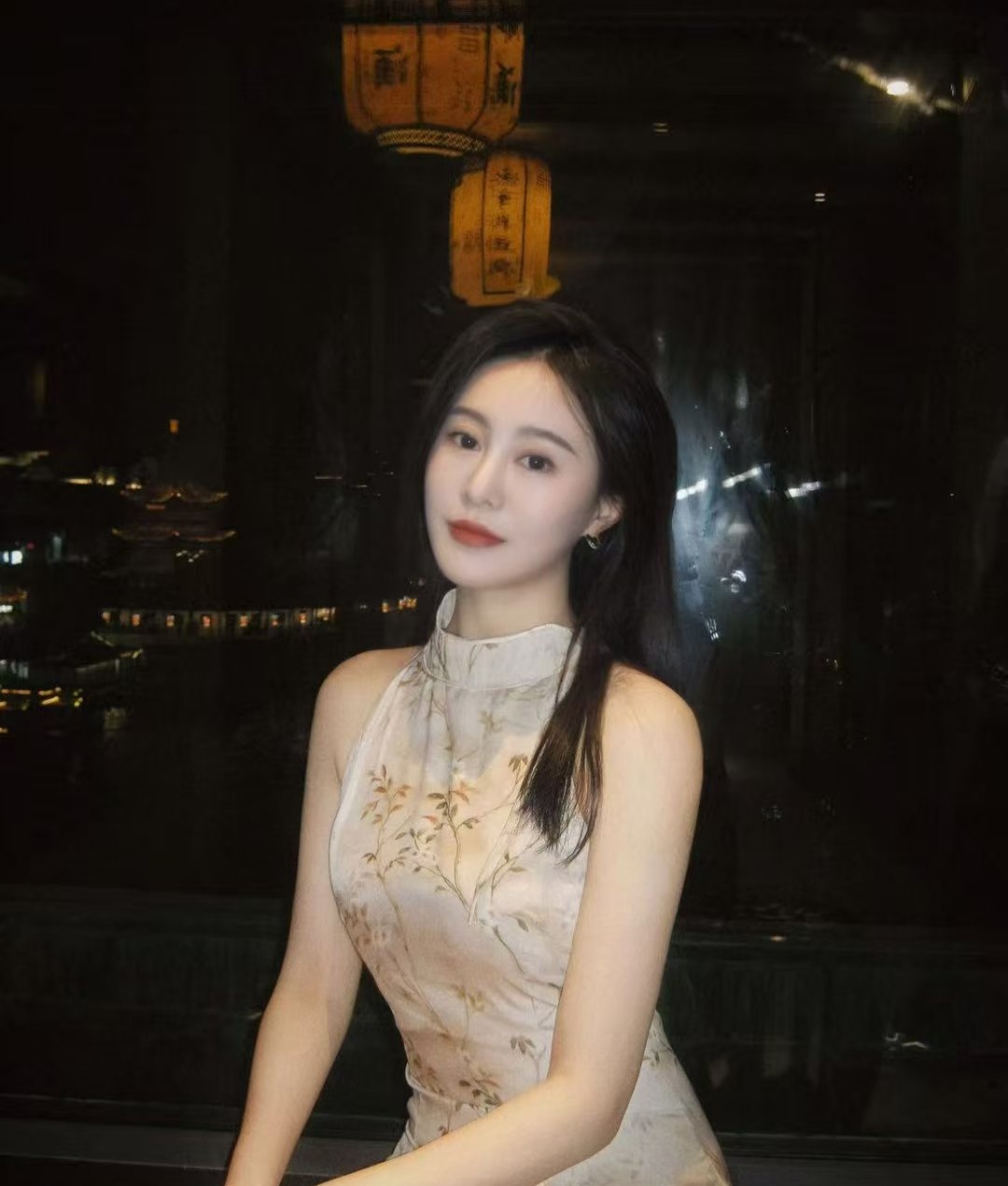 未婚御姐肤白貌美