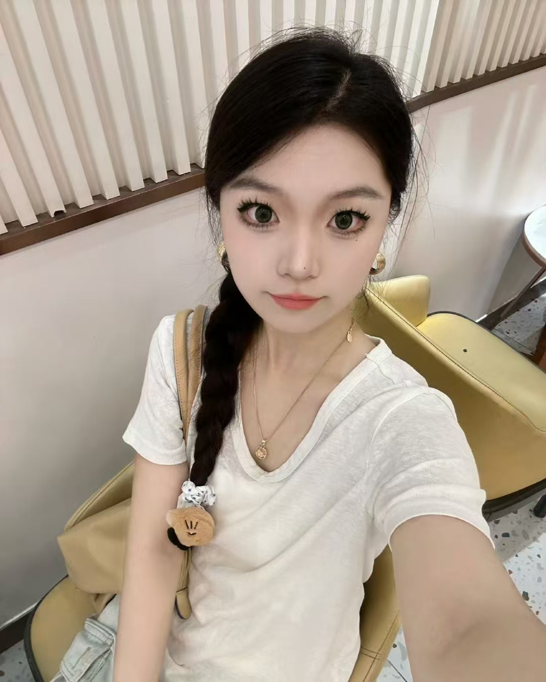 白嫩大奶橘子小姐姐