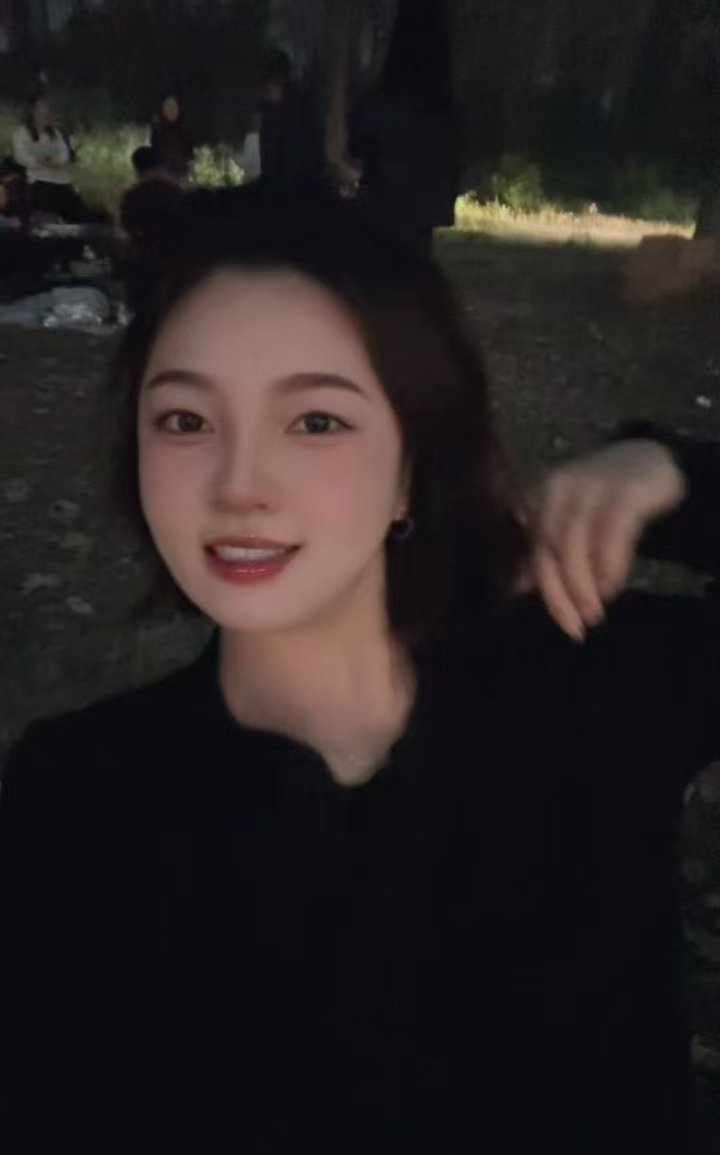 兼职服装设计师丽丽