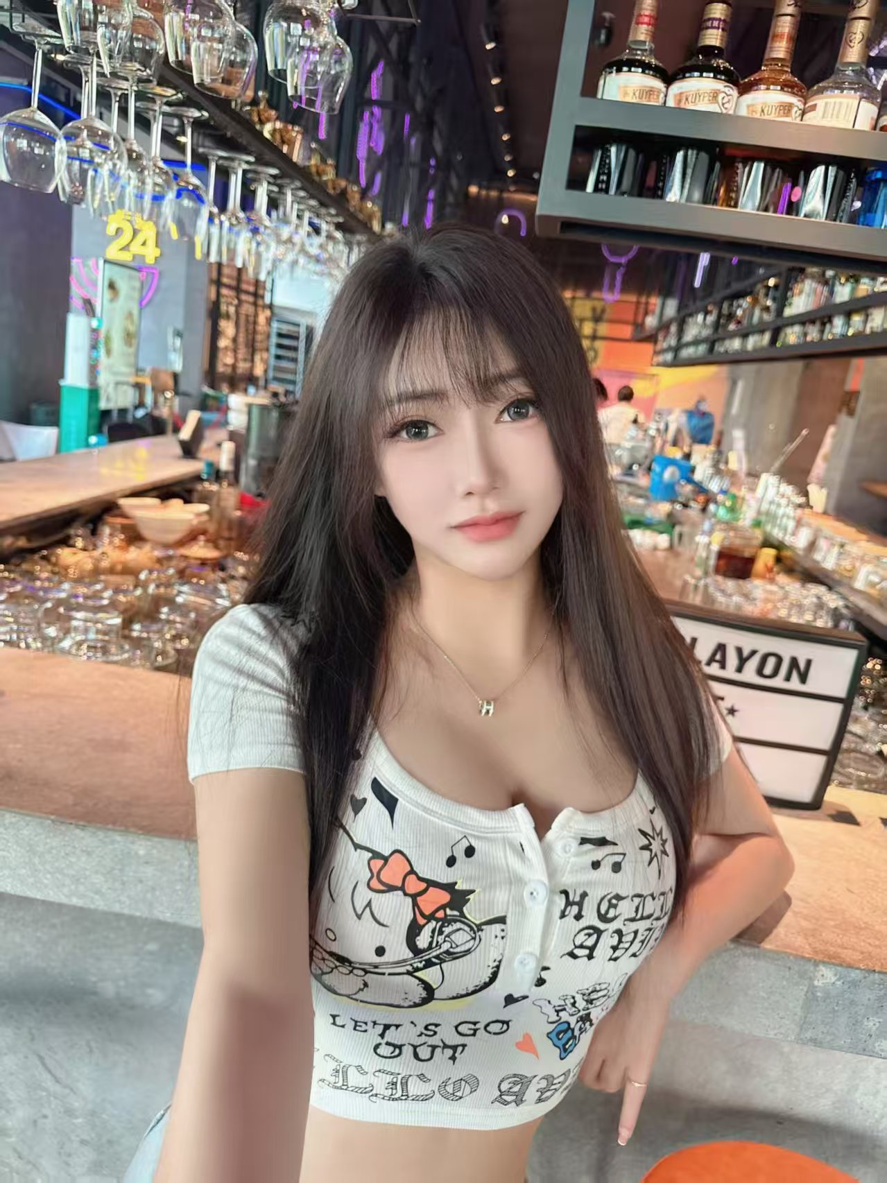 白云丰满热辣美妞瑶瑶