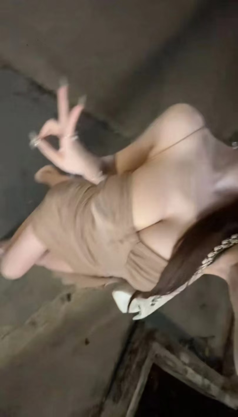 车灯又大又软，让人流连忘返