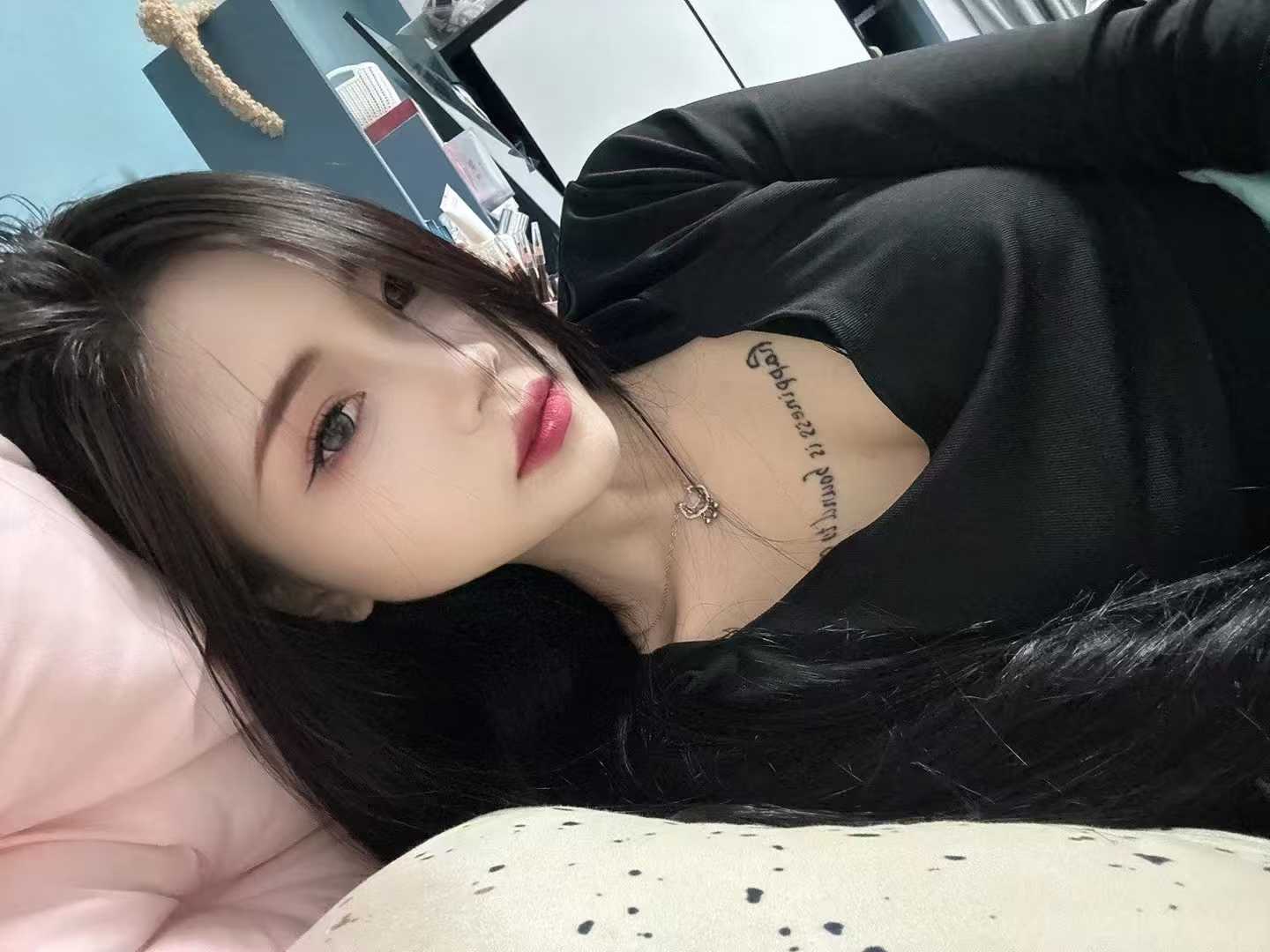 洪山大奶少妇，课室很温馨