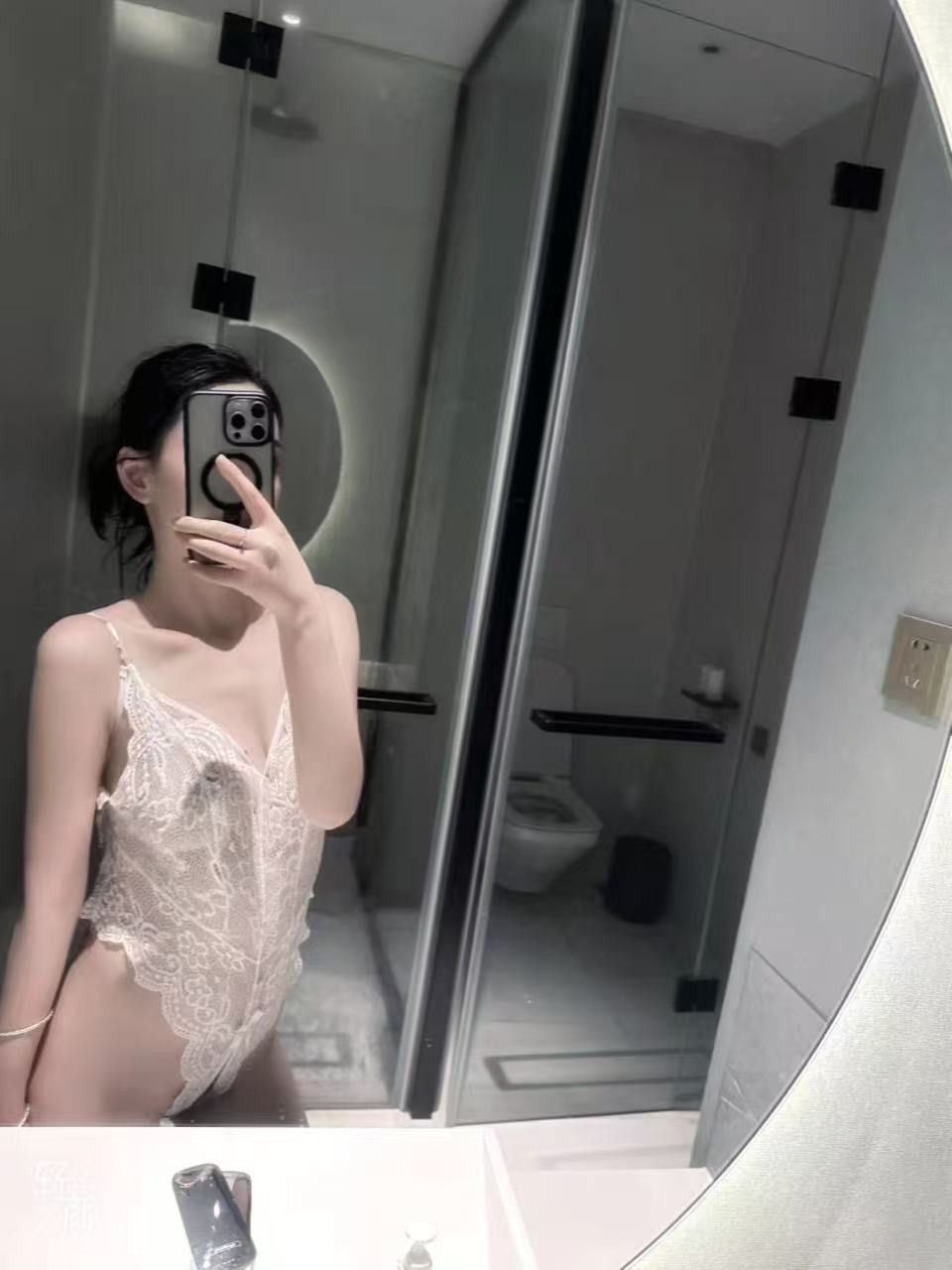 西山气质御姐新疆美眉