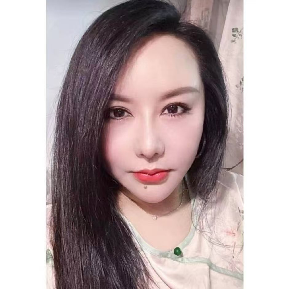 美艳肉弹辣妹小芳