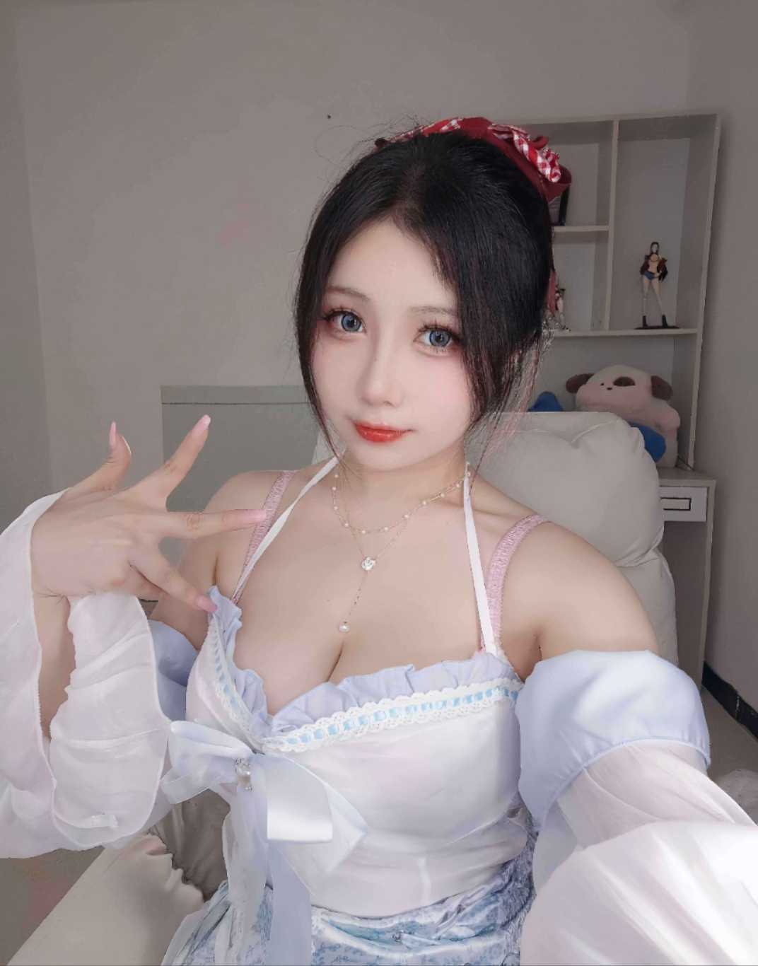 煌华晶城双飞妹妹