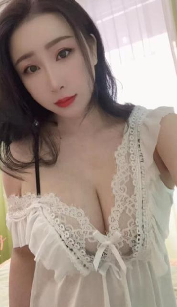 肤白大奶御姐枣枣