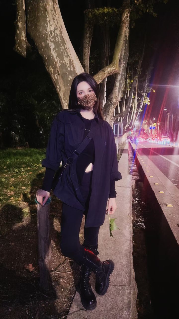 西丽气质大胸小姐姐