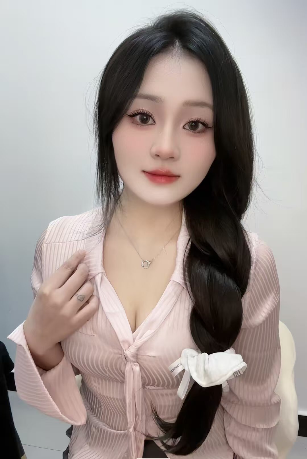 徐东白嫩娇媚小丸子头