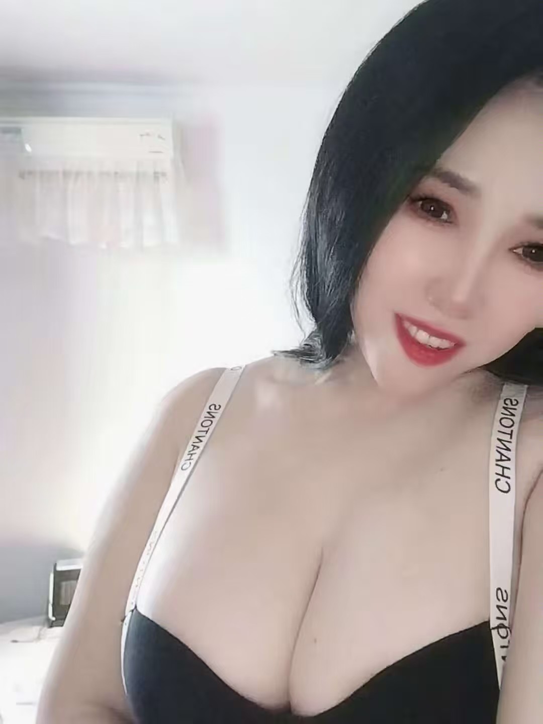 爆乳轻熟女风情依依姐