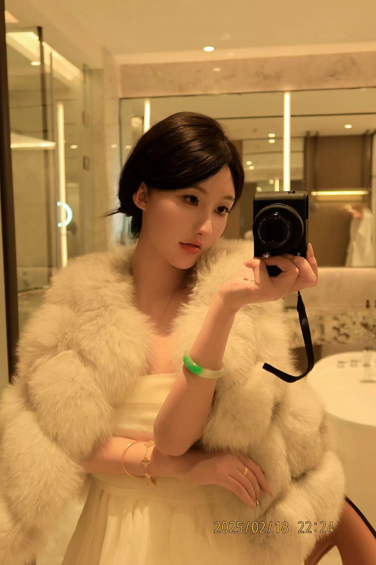 身材比例很好，颜值也高