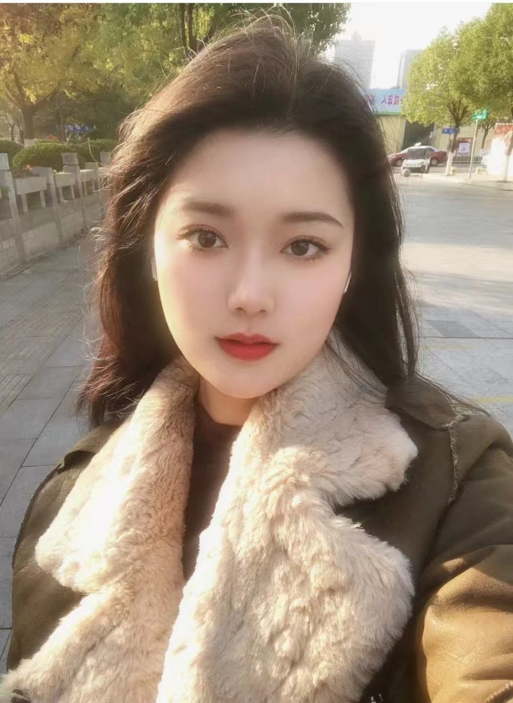 白嫩肉感甜妹兜兜