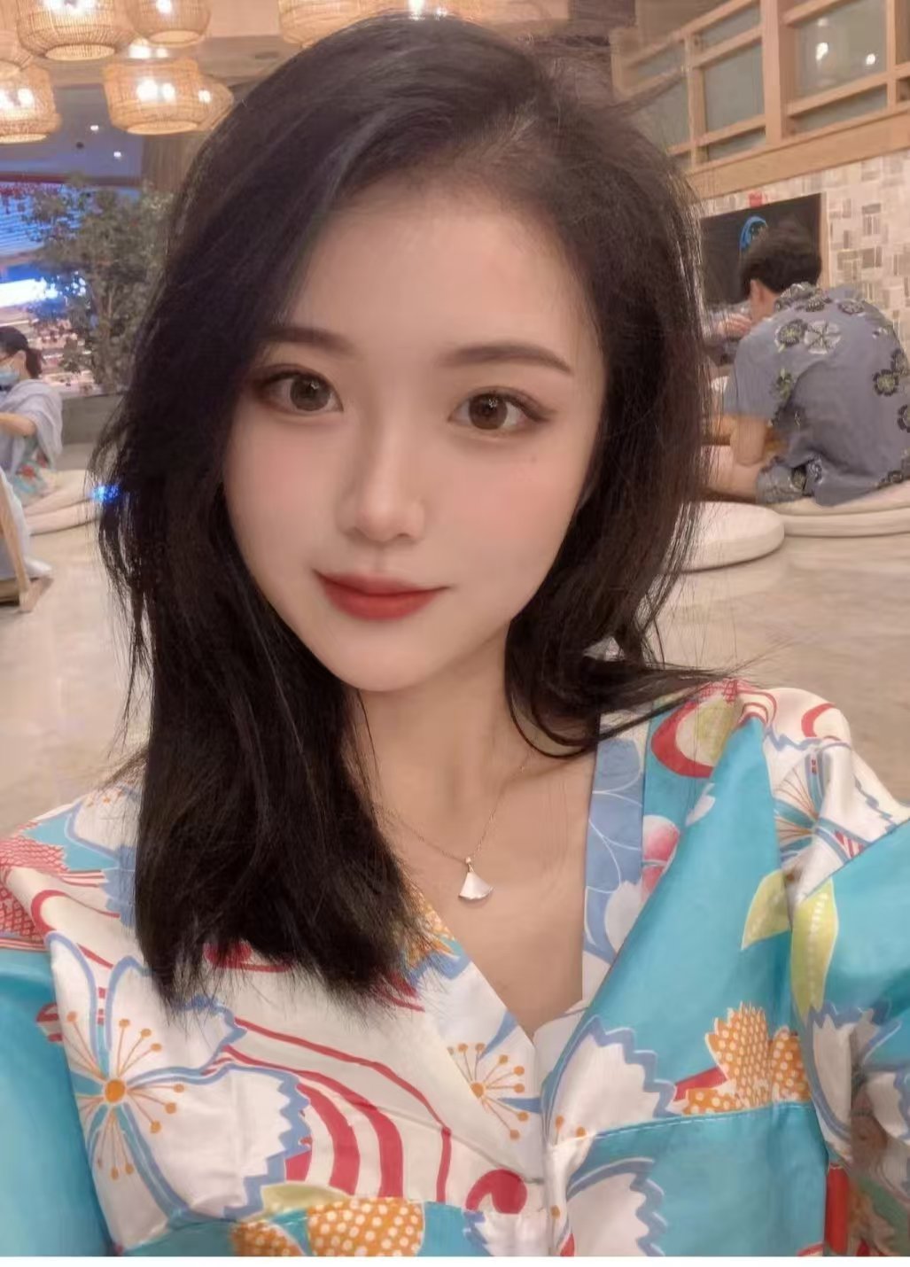 白嫩肉感甜妹兜兜