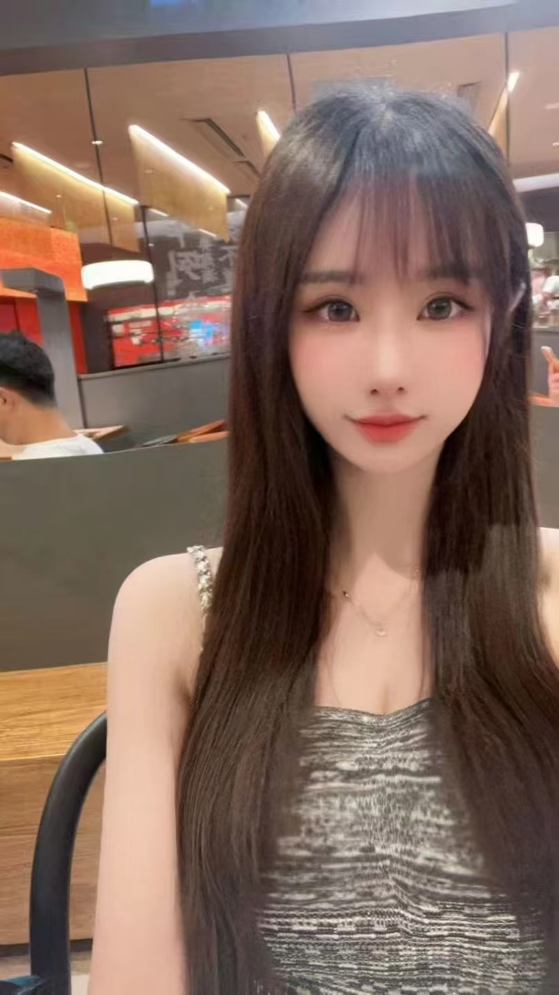 体育西白嫩辣妹七七