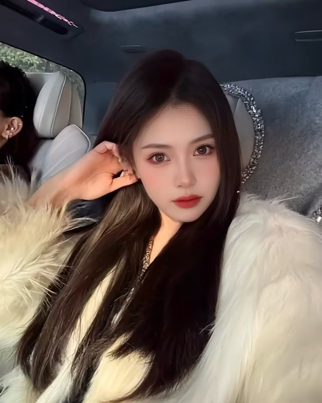 白嫩还透着些许情趣的小妹