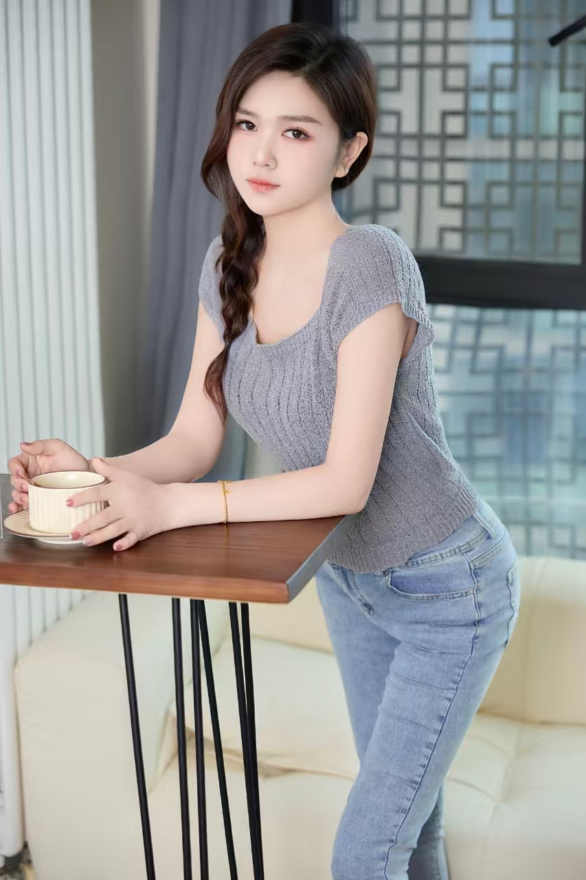 半套气质美腿辣妹小曼