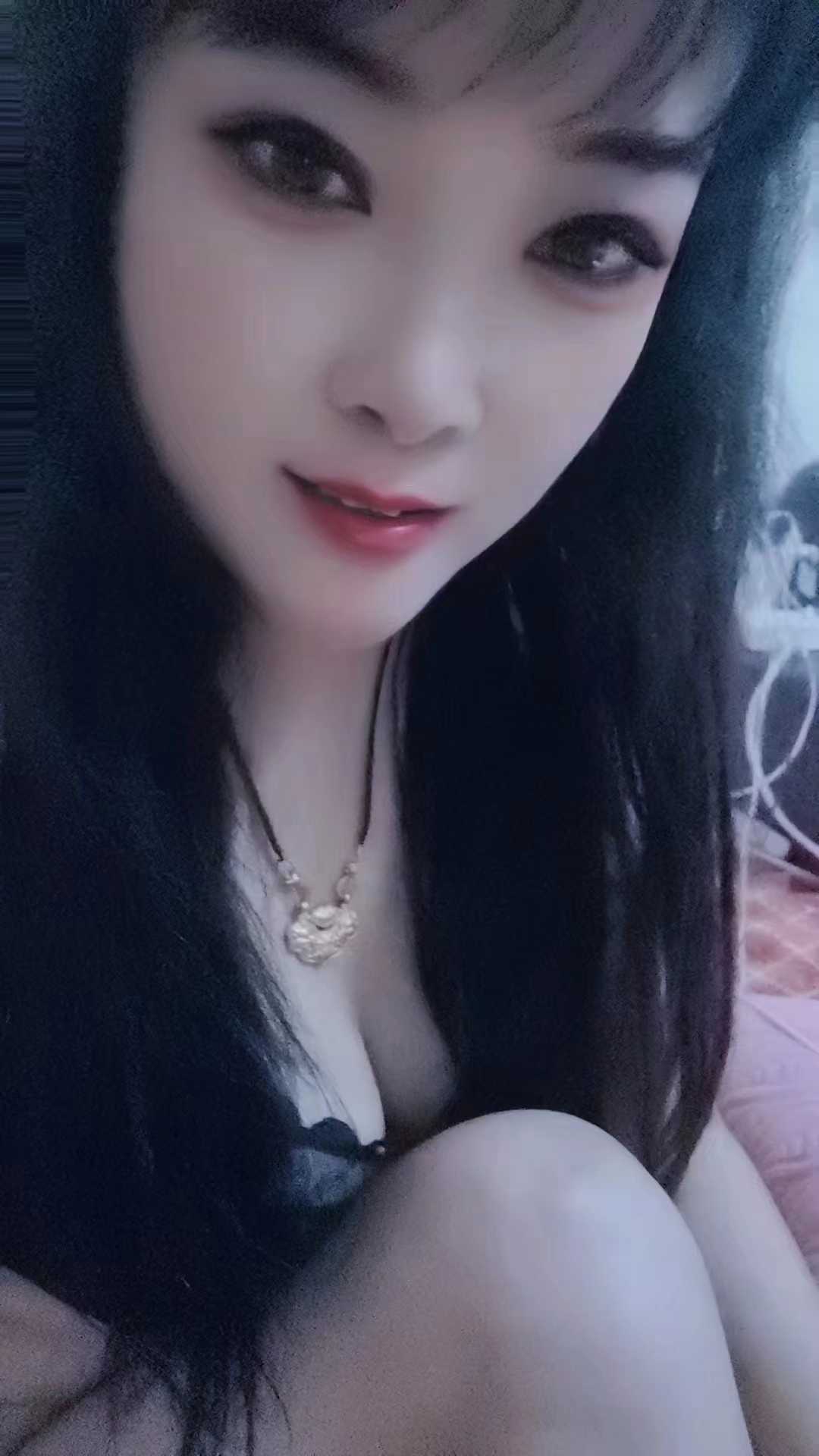 城管白嫩丰满小柔老师