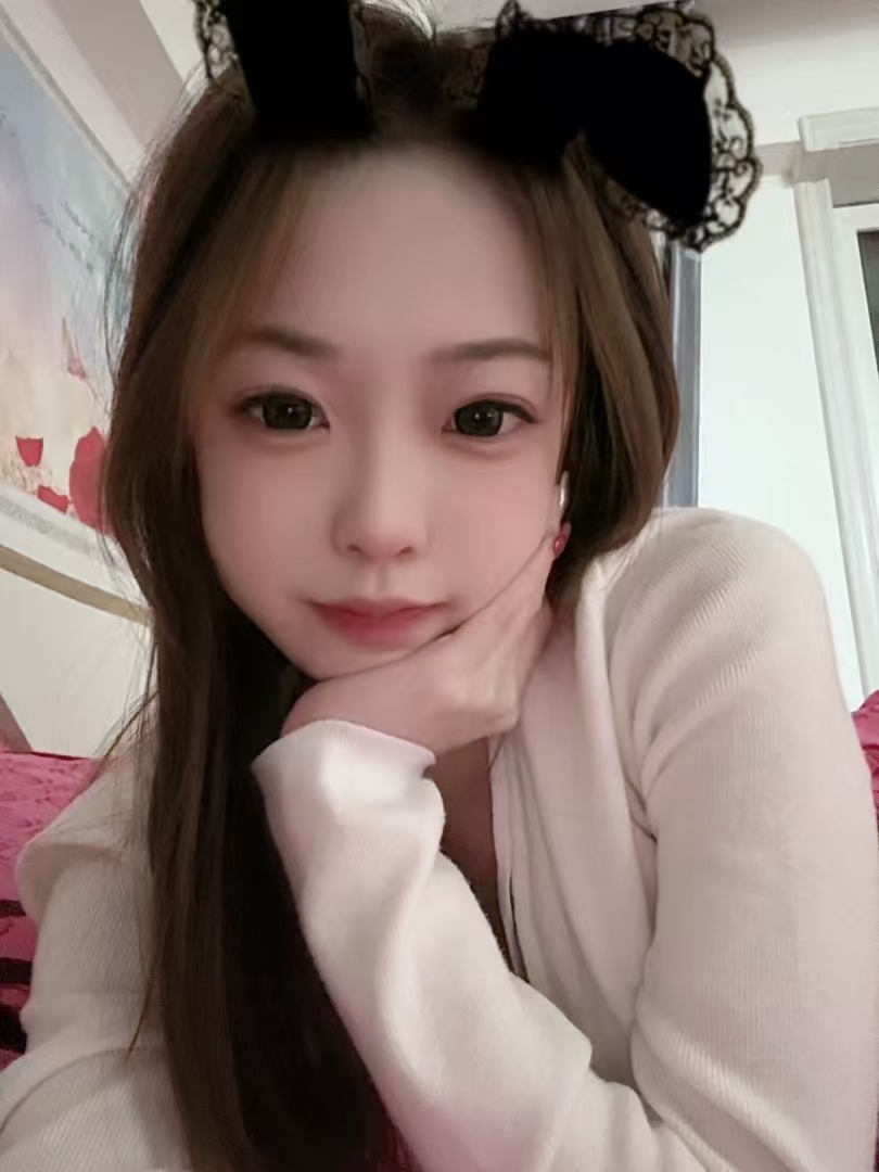 服务很好的妹子，白白大熊