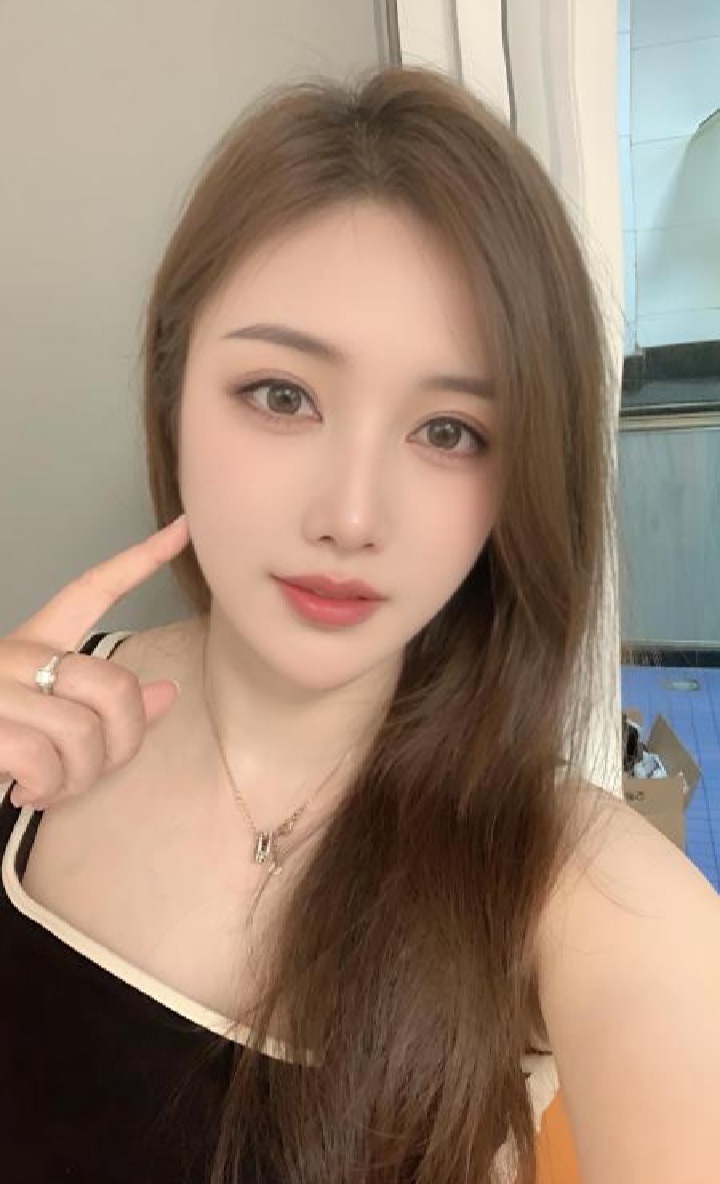 性感制服辣妹selina