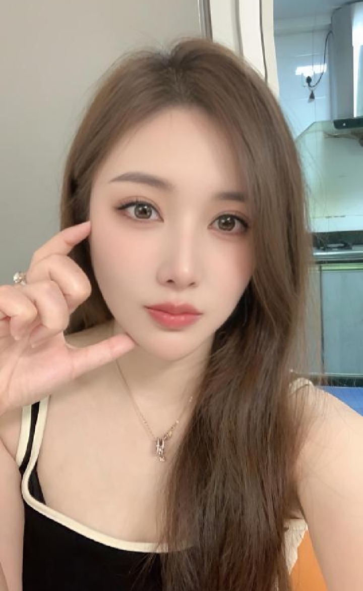 性感制服辣妹selina