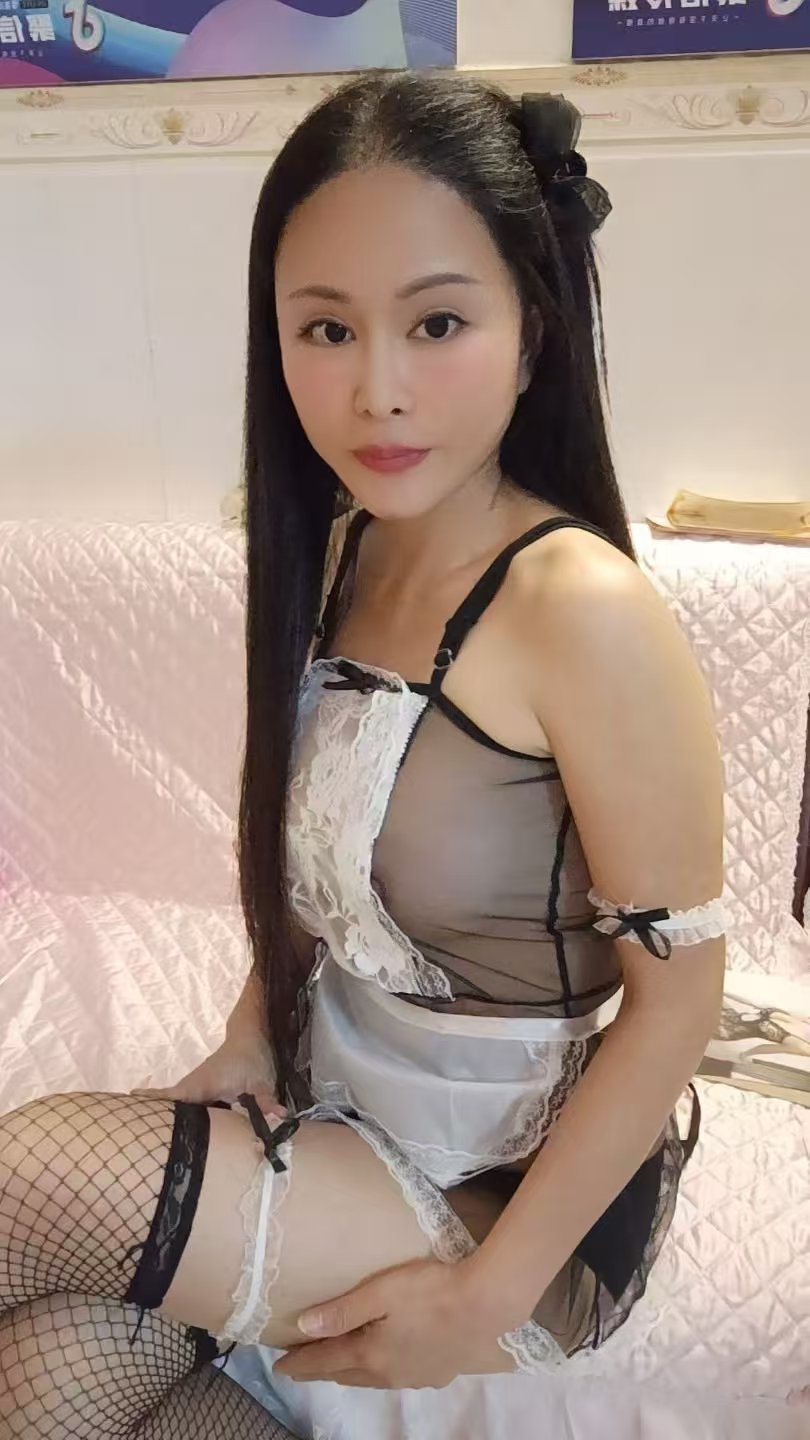 前凸后翘，皮肤摸起来弹性十足