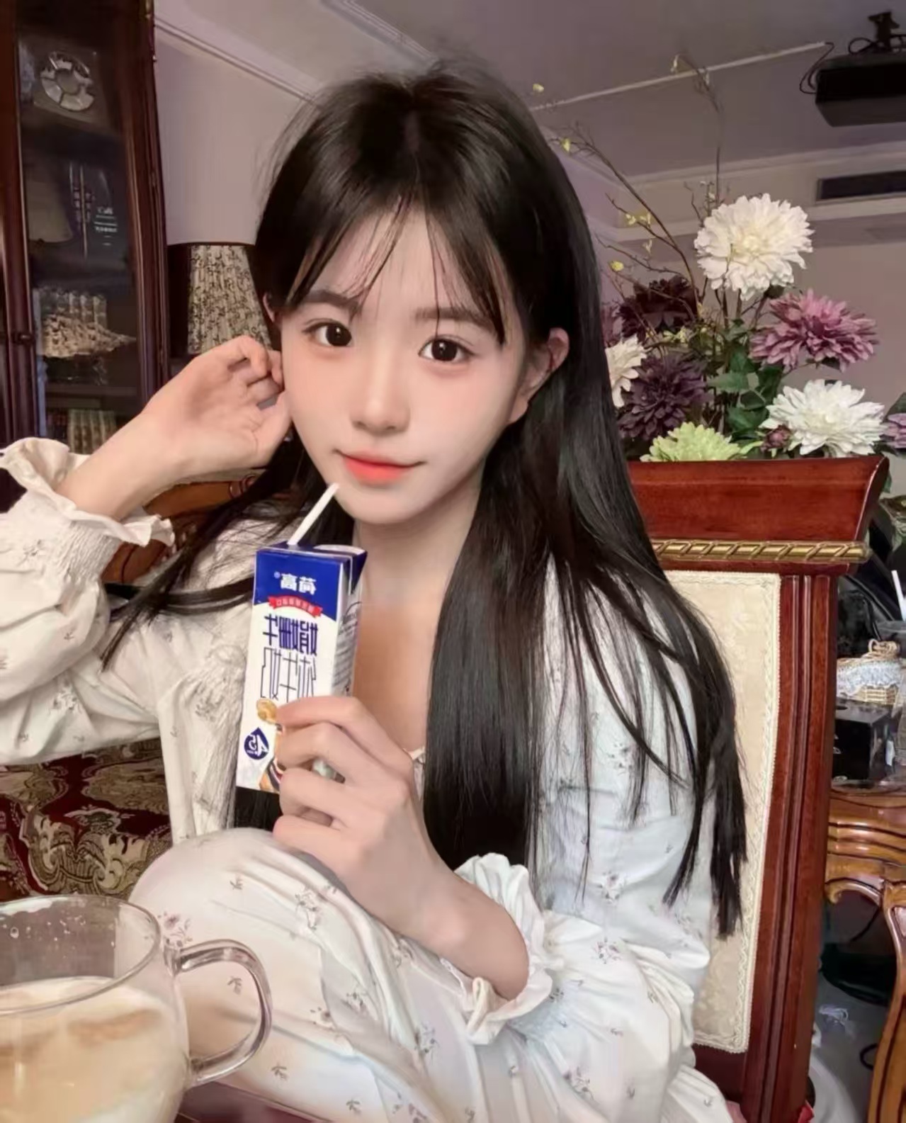 白嫩小妮子桃子妹妹