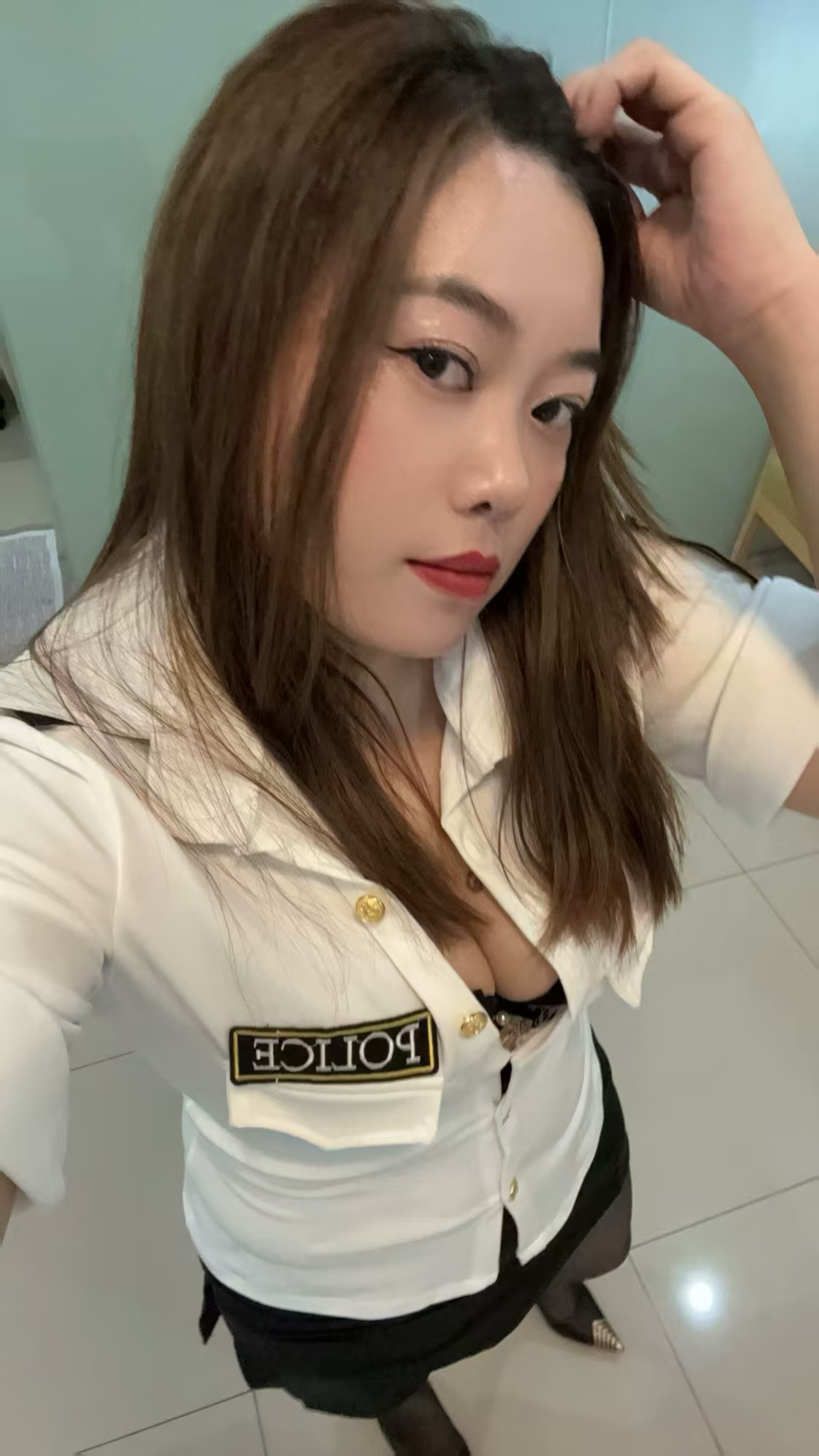 爆乳制服少妇菠萝蜜