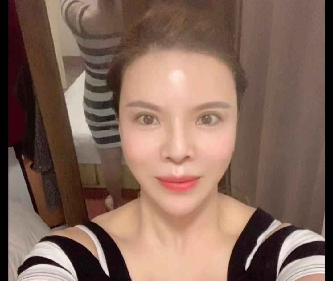 丰满情趣小少妇英英