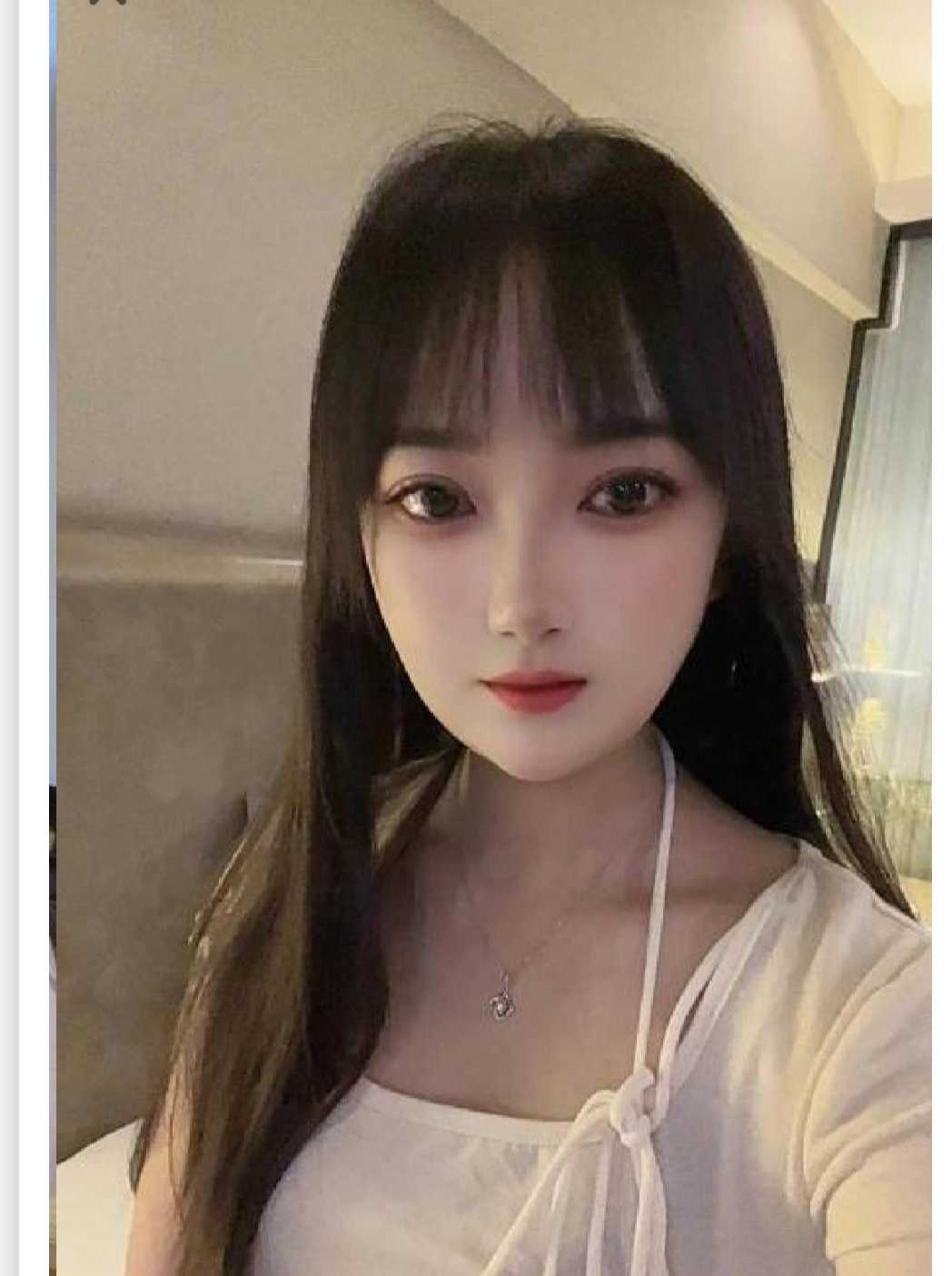 后湖大胸小姐姐