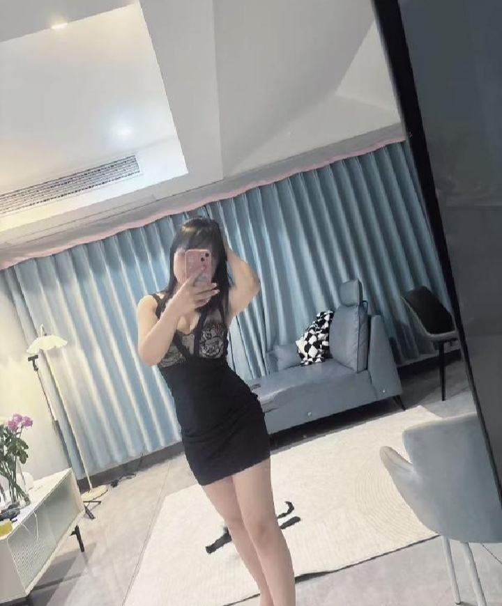 东晓南柔媚小少妇