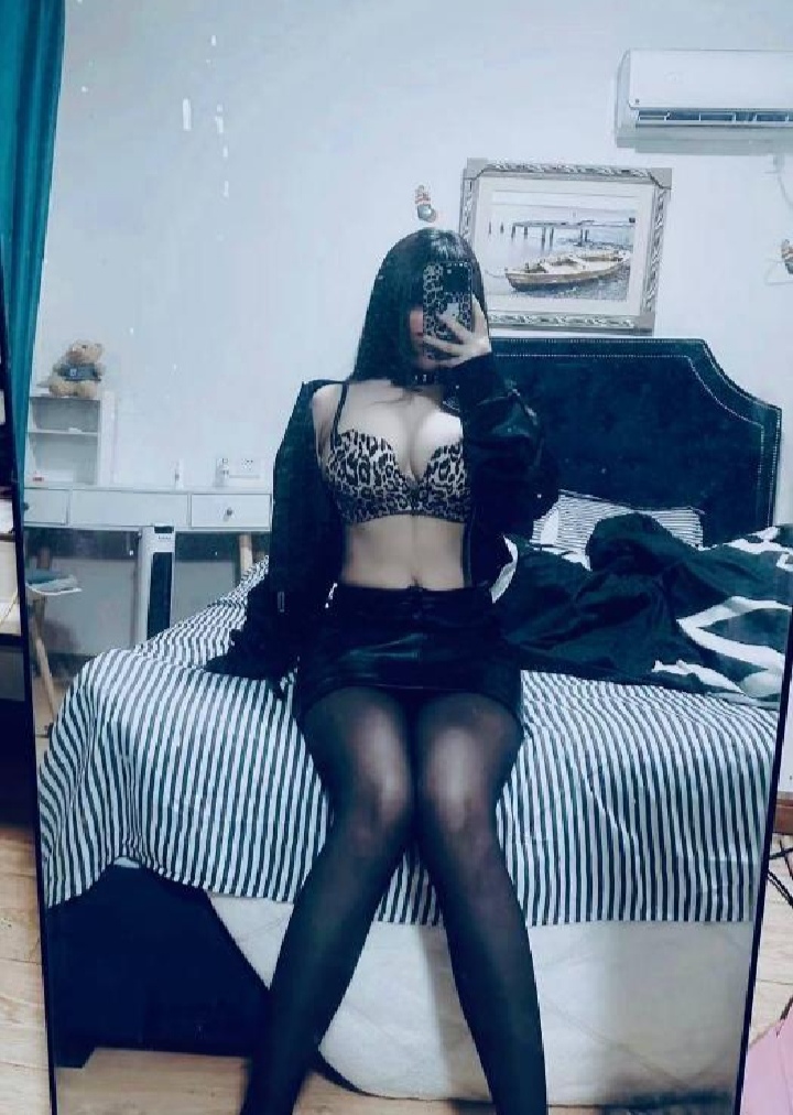 爆乳大长腿馨菲老师