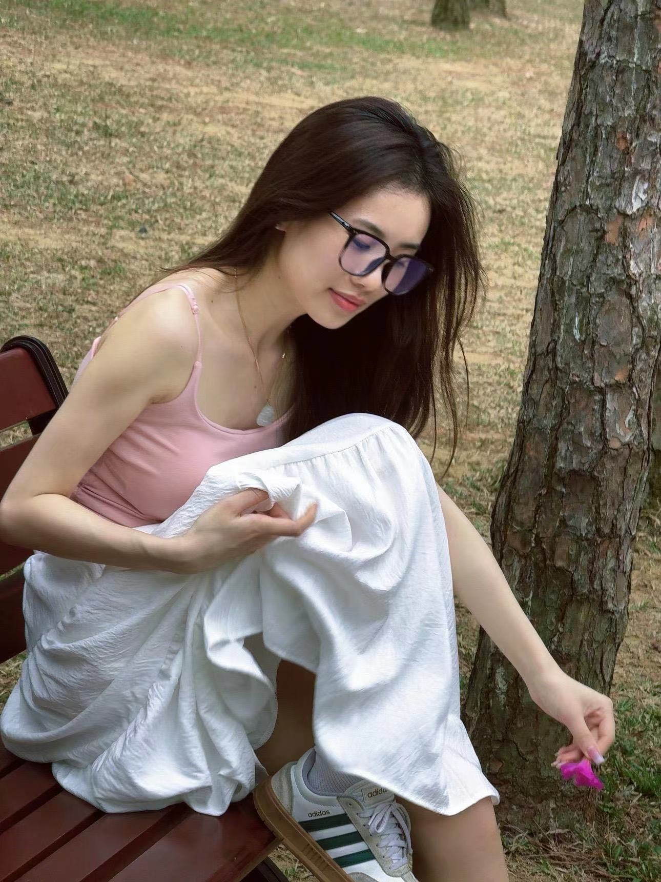 美丽动人，简单大方