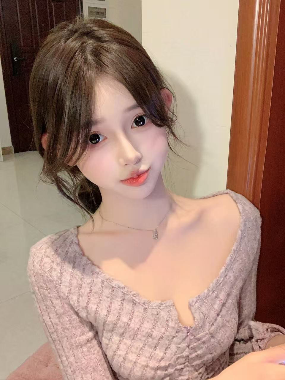 极品身材嫩妹奶昔