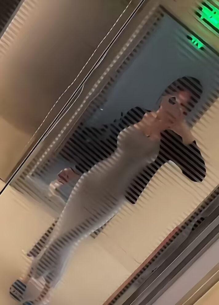 做美容美甲的依人妹子