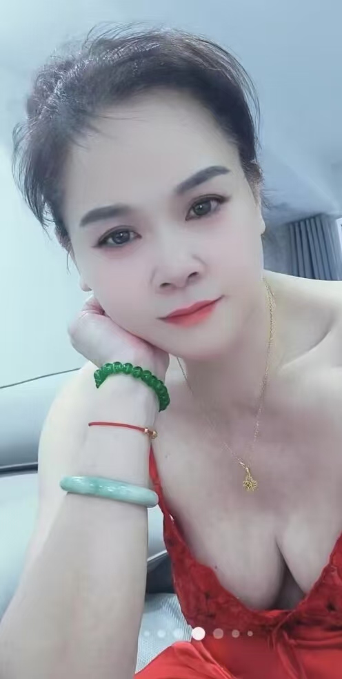 热辣服务系轻熟女梦倪