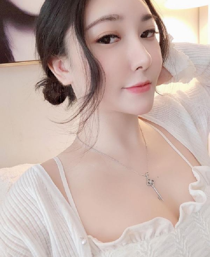 南油蜜桃臀情趣御姐